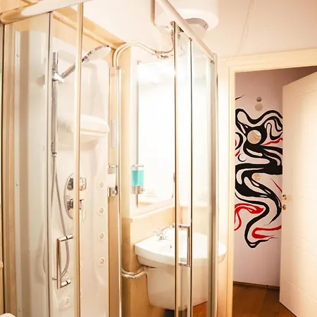 דירה Lunar Artistic Loft